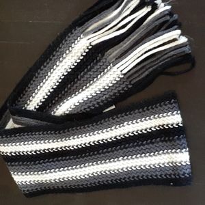 D & Y Knitted Fringed Scarf